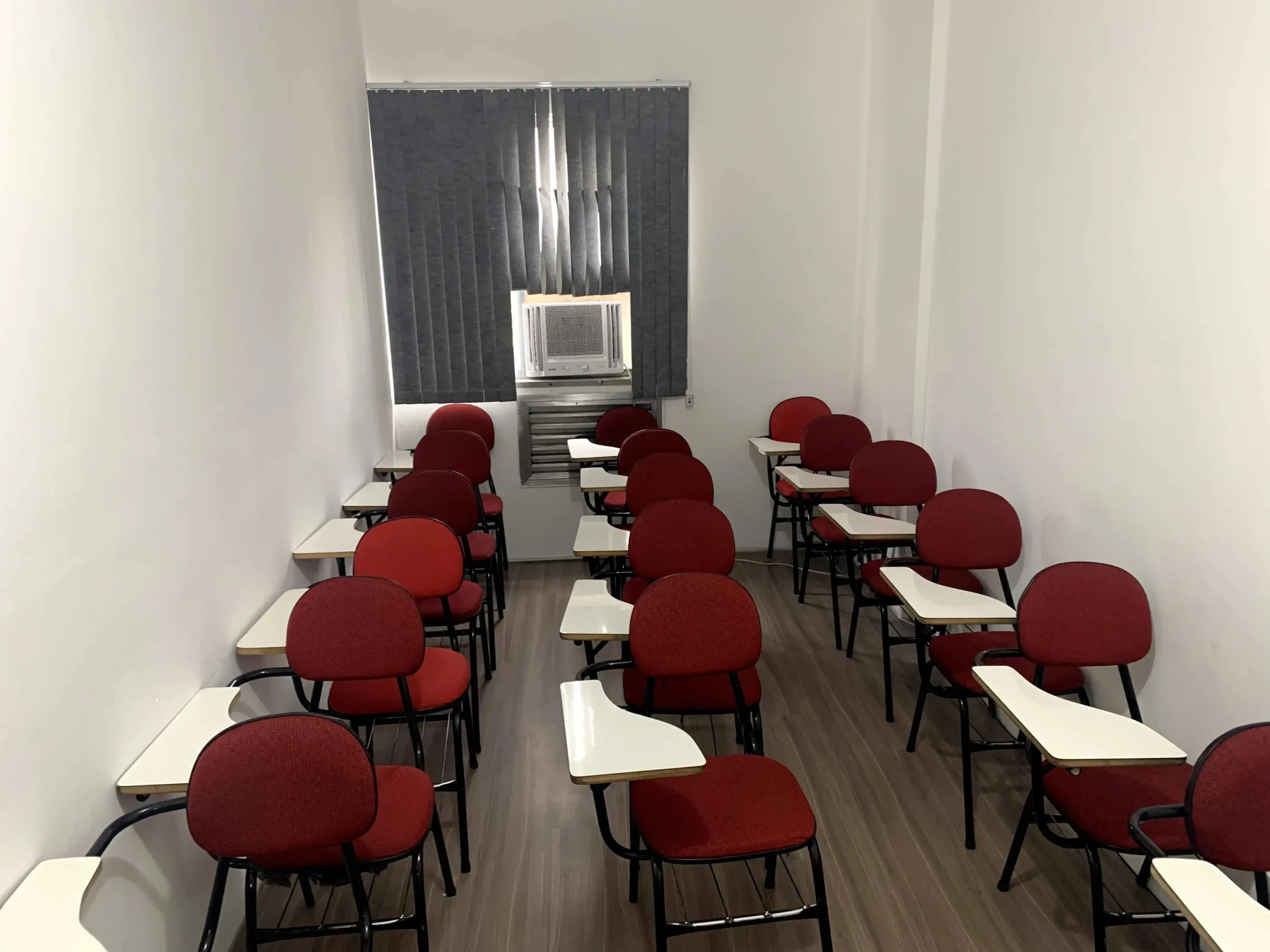 Sala-de-capacitação-teórica02-jovem-aprendiz-estagiário-ISBET-Duque-de-Caxias.jpg