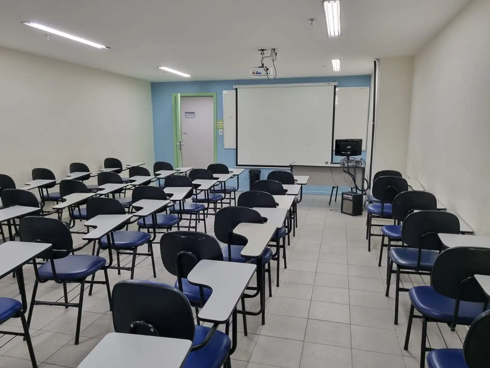 SAla de Capacitação Teórica para o desenvolvimento do programa de aprendizagem e realização da orientação profisisonal na cidade do Rio de Janeiro