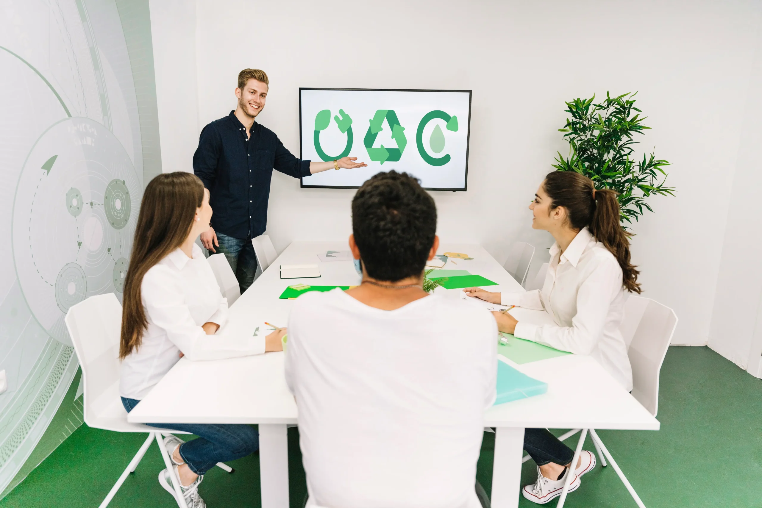 Jovens aprendizes do ISBET em oficina sobre sustentabilidade e meio ambiente, desenvolvendo consciência ambiental e habilidades profissionais.