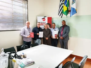 Na imagem o superintende executivo do ISBET Prof Mesquita, comercial André Gois, Secretário da cidade, Ed Carlo Michelin, diretor do pat Mauricio Rocha e gerente operacional do PAT, Dirceu Rocha.