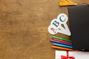 Jovens aprendizes em formação prática em uma empresa, beneficiados pela cota de aprendizagem, com apoio do ISBET.