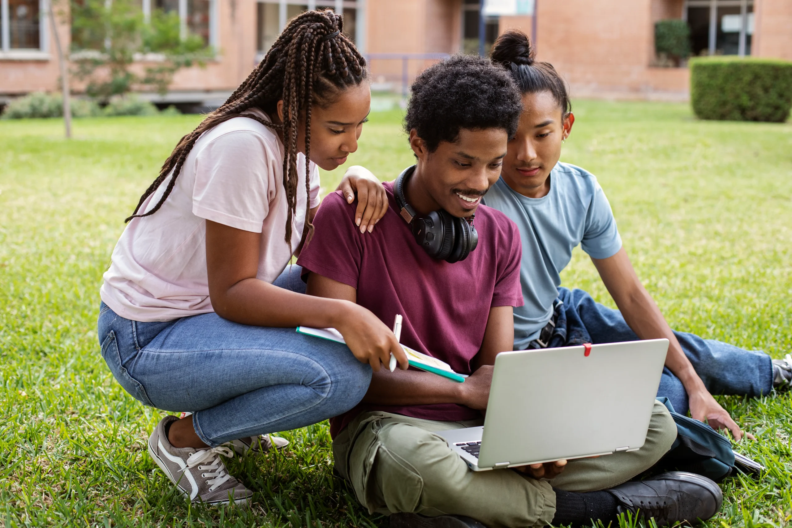 educação digital jovem em processo de formação profissional.