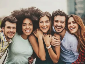 Empresa acompanhando o desenvolvimento de jovens talentos no ambiente corporativo por meio de aprendizagem profissional